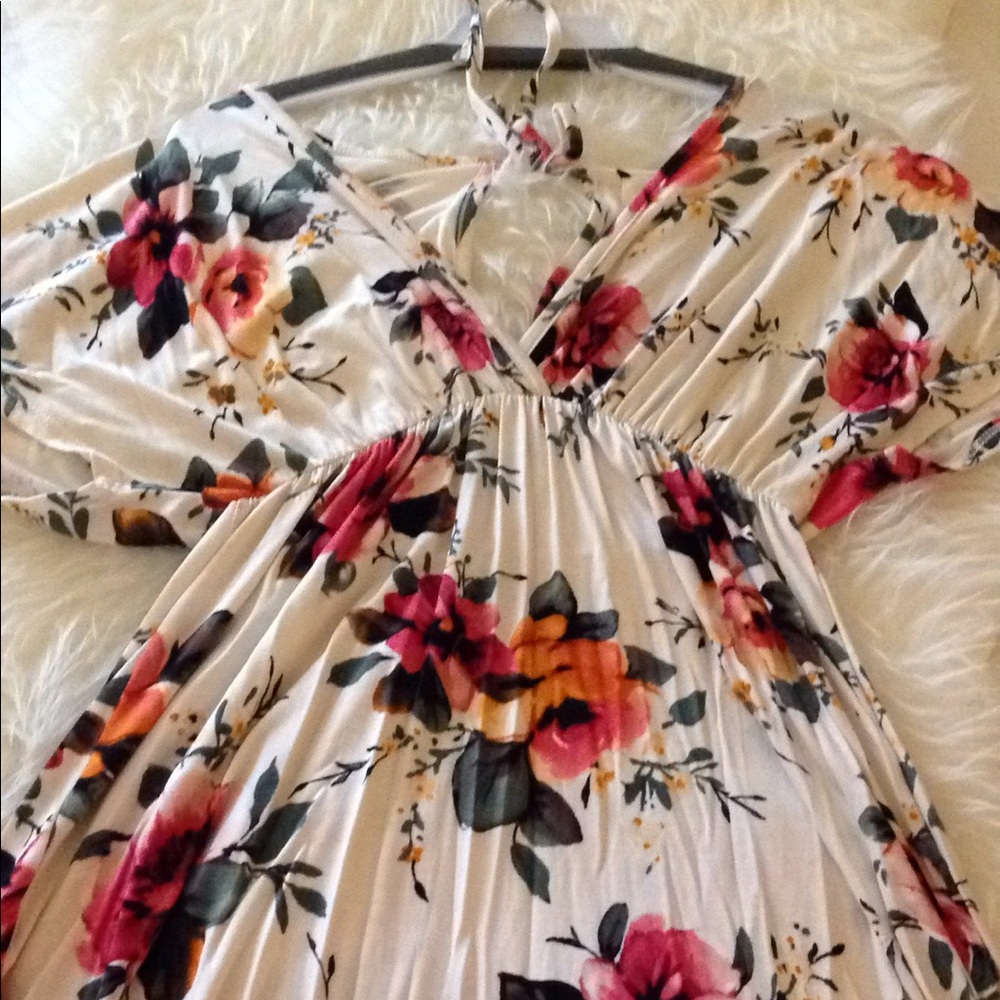 LAST 1! Ivory Floral Maxi dress - Picture 4 of 7